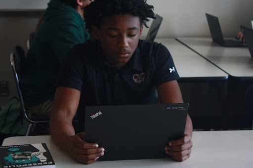 Writing his final essay on Persepolis, Dawon Moore ‘27 uses his computer. Students in this Freshman English class are not permitted to use Artificial Intelligence for this essay, so he is beginning an outline based on his own ideas. 