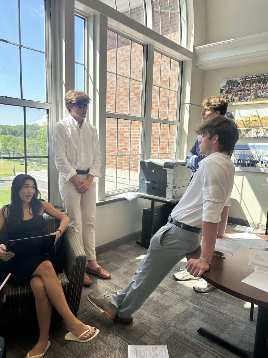 While congregating in Olson Commons, Morgan Macam ‘26, Luke Condrin ‘26, Dunnen McGaughey ‘26, and Graham Faust ‘26 talk about enjoying their last few days of senior year. They will all be leaving St. Louis in the coming months to begin their collegiate sporting careers.